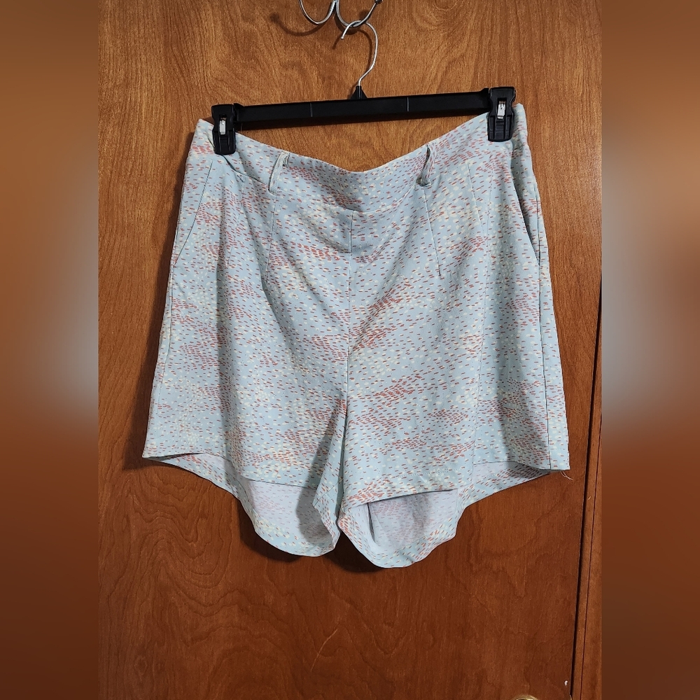 TORRID Mid Rise Crepe, 5inch shorts, Size 3